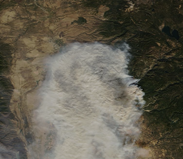 2018年カリフォルニアで起きた山火事の煙